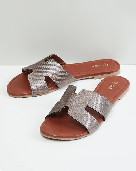 max flat sandals