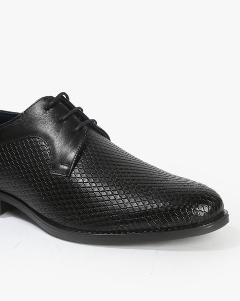 Black pattern sales shoes