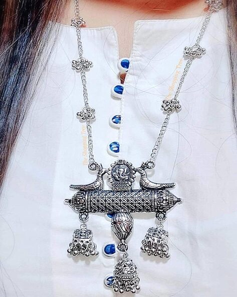 Buy Green Moissanite Stone Madhumita Pearl Embellished Long Pendant Necklace  Set by kavipushp Online at Aza Fashions.
