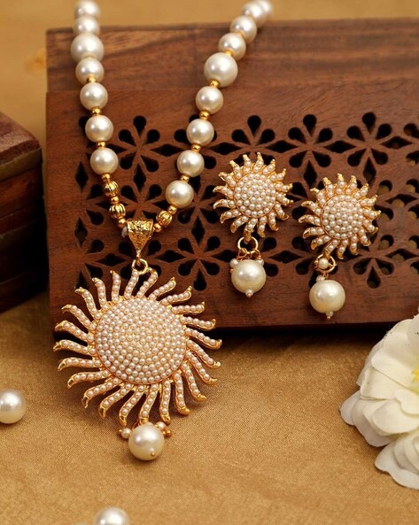 Beautiful Pearl Necklace With Earrings Jewellery set