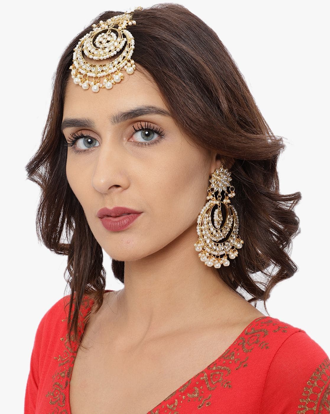 zaveri pearls earrings with maang tikka