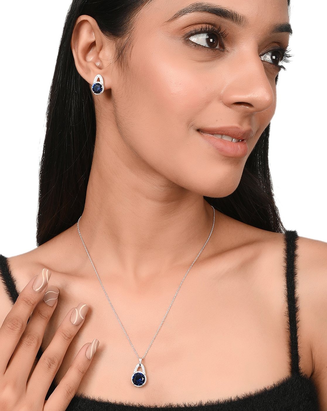 Buy Silver Necklaces & Pendants for Women by VOYLLA Online