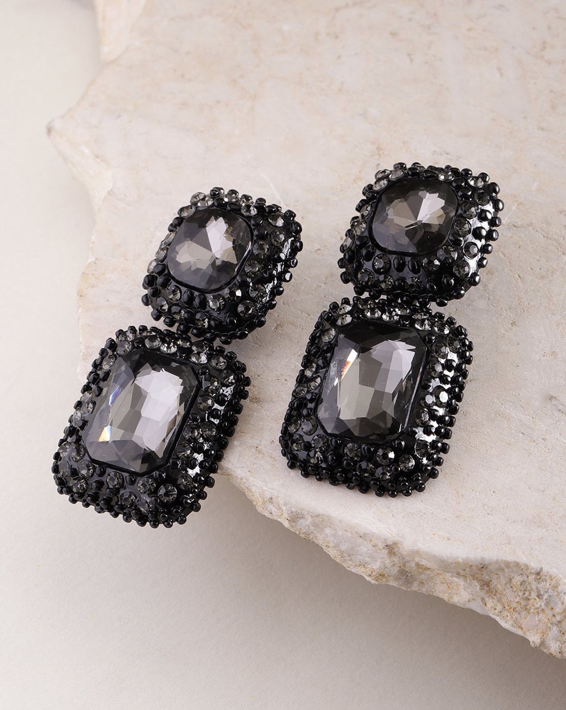 Aggregate 259+ black crystal earrings best