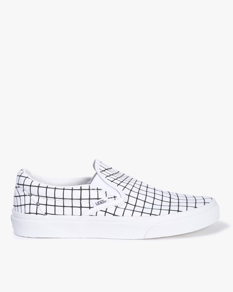 white on white checkered slip on vans