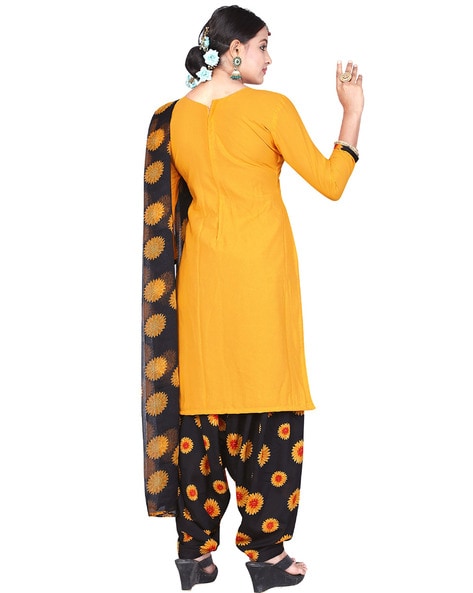 Black dress outlet with yellow dupatta