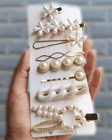 Pearl Hair Accessories: The 2020 Pearl-Speckled Hair Trend | Glamour UK