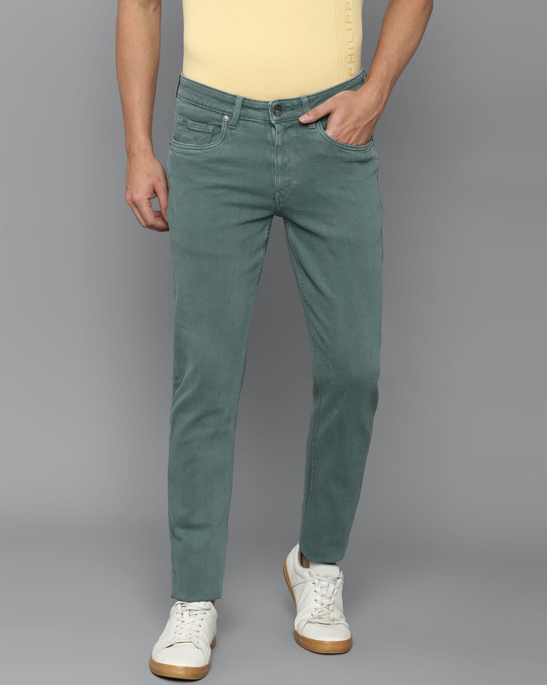 Slim Fit Jeans with Insert Pockets