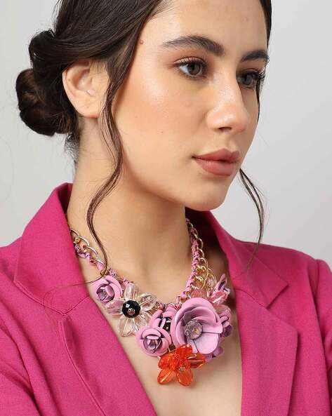 Flower Embossed Tabiz Pendant Thread Necklace – House Of Aarai