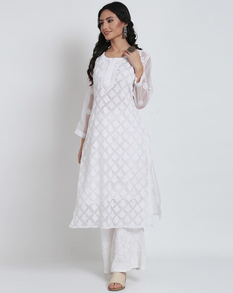 white kurta chikankari