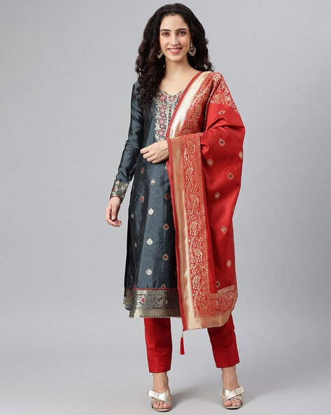 Grey dress clearance with red dupatta