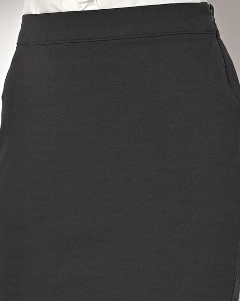 BLACK SKIRT WITH FRONT ZIP