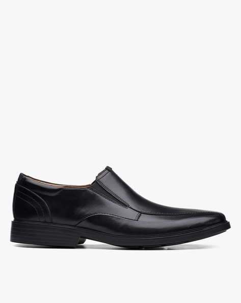 Clarks mens black slip 2024 on shoes