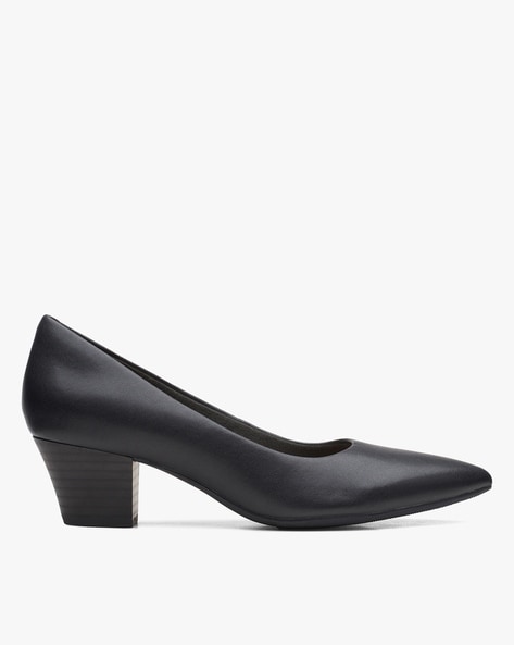 Clarks low heel deals pumps