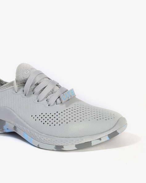 Croc tennis discount shoes for women