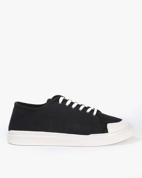 Black and white casual 2025 sneakers