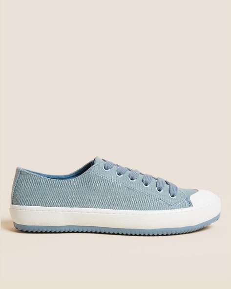 Canvas Shoes with Lace Fastening