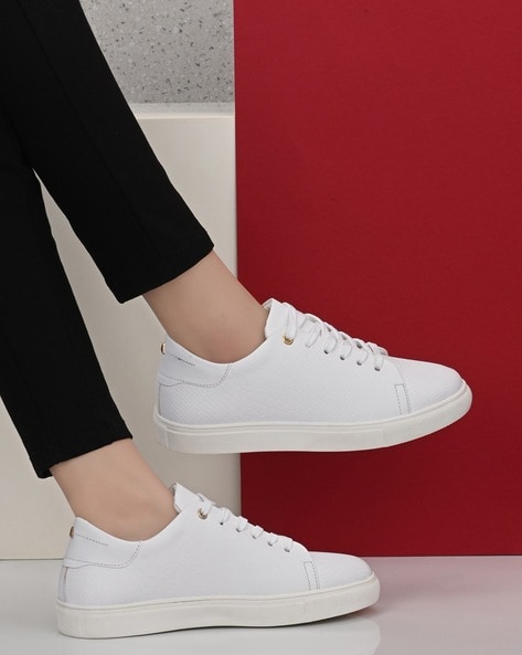 Latest trendy 2023 fighter white shoes for girls and women-saigonsouth.com.vn