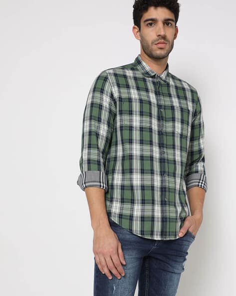 Men Checked Slim Fit Shirt with Patch Pocket