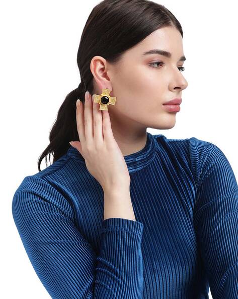 Buy Pipa Bella by Nykaa Fashion Rose-Textured Top Earrings Embellished With  Black Crystals Online