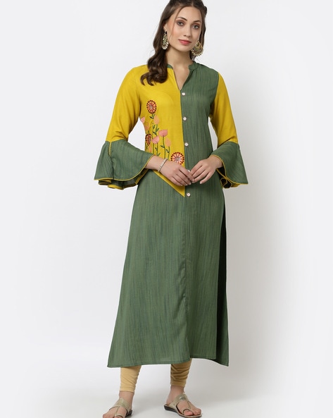 Straight dress with top bell sleeves