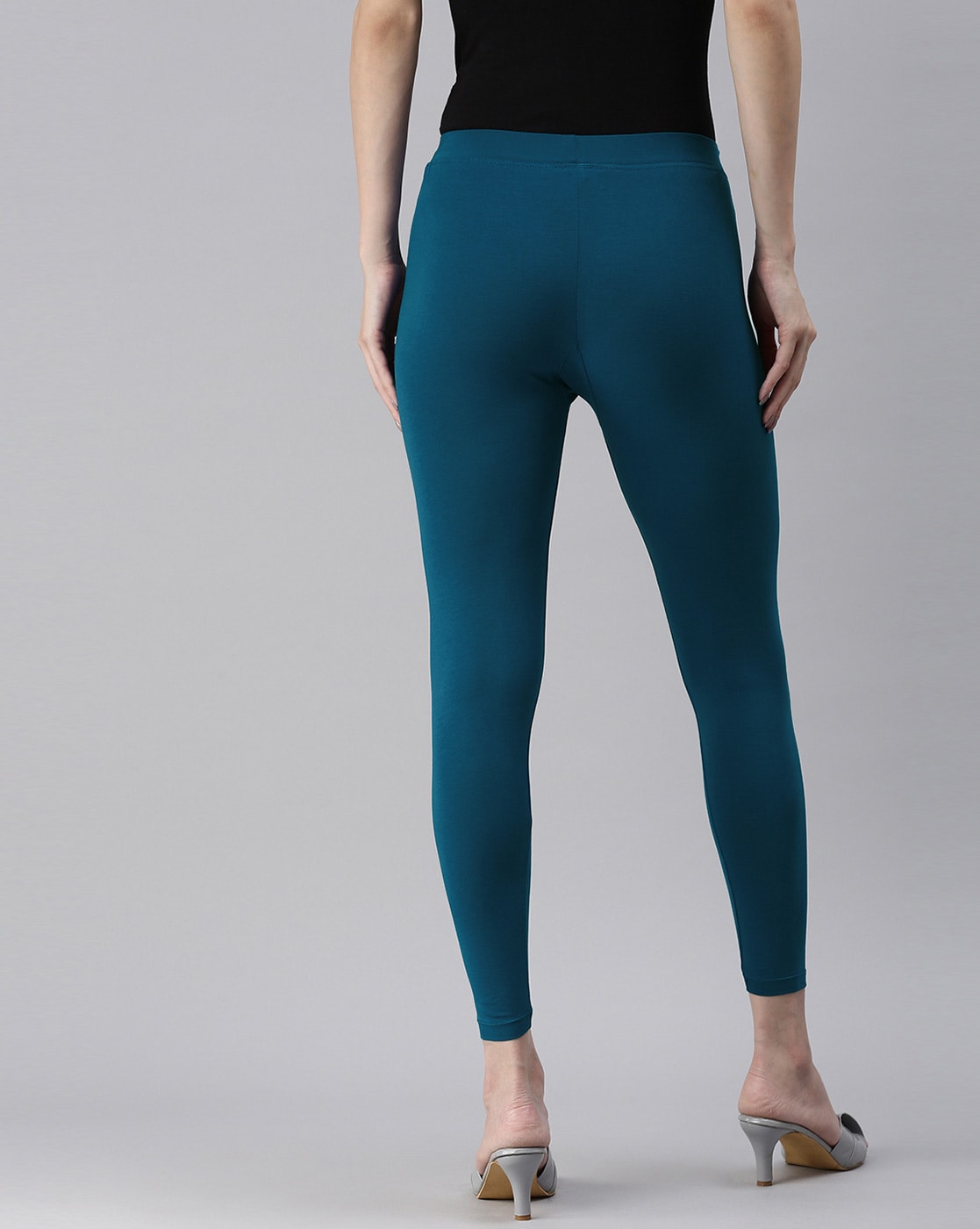 Dark Goldenrod and Turquoise Colored Pattern Capri Leggings - Beautiful  #Yoga Pants - #Exercise Leggings and #Runni… | Turquoise leggings, Leggings,  Leggings design