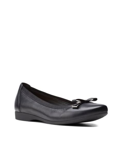 Clarks bow sale shoes