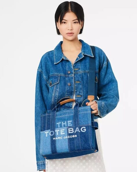 【関税込み】Medium Traveler Tote in Blue Denim Cotton Marc Jacobs The Tote Medium Denim Tote - Blue/Navy - One