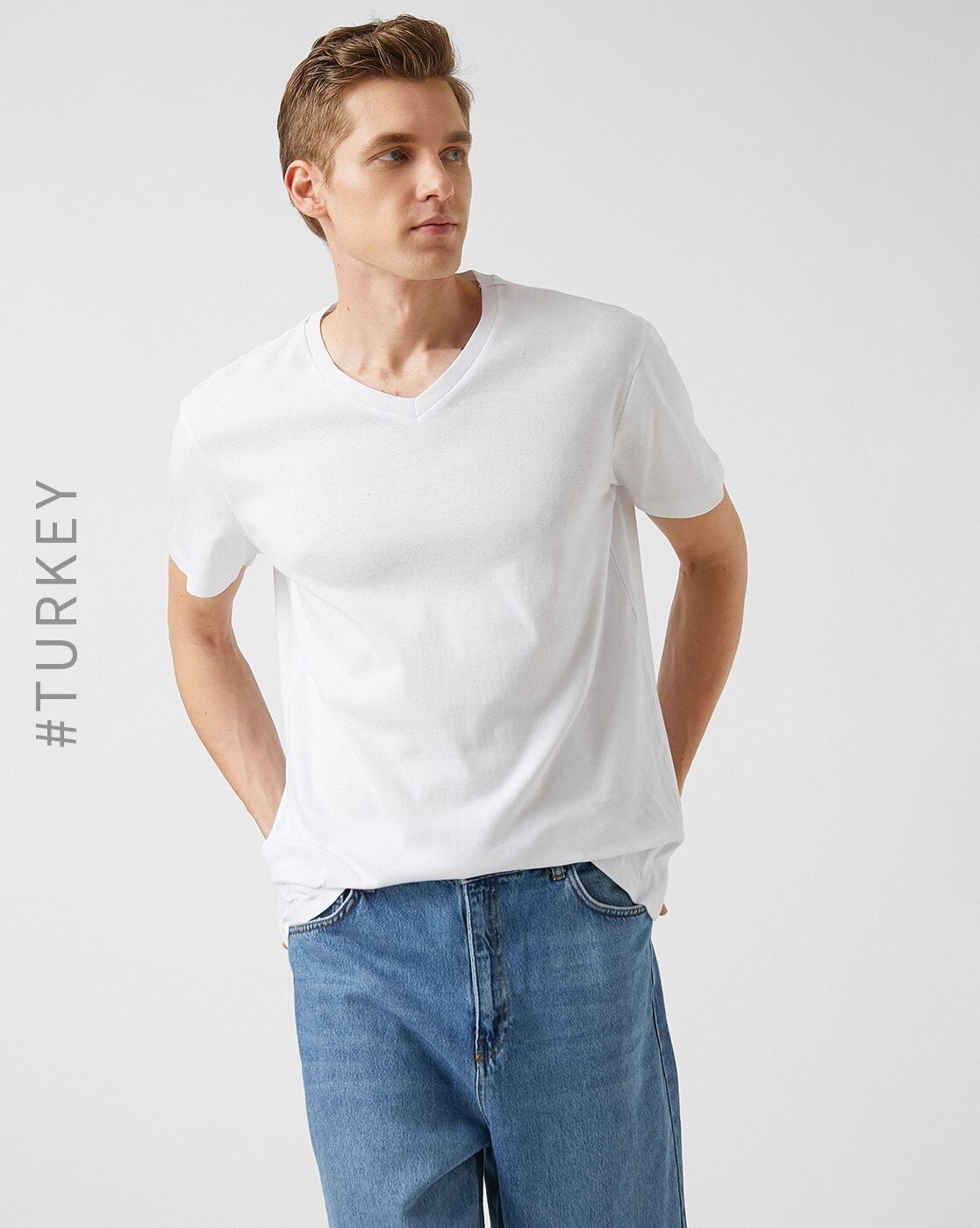 Regular Fit V-neck T-shirt - White - Men