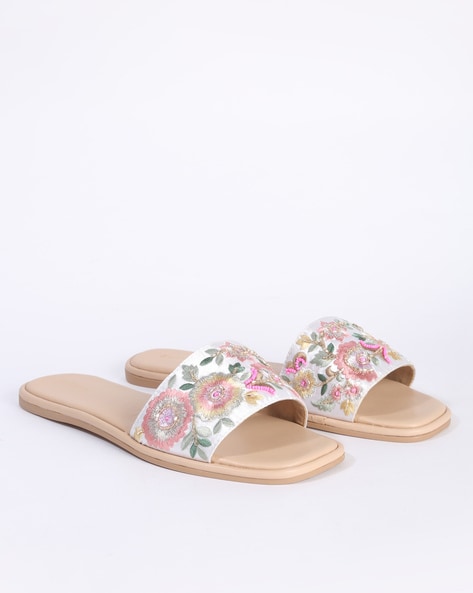 Womens Flat Sandals Flower at Rs 210/pairs | Ladies Slippers in Agra | ID:  2852558977455