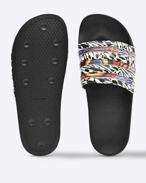 Adidas black adilette discount slides