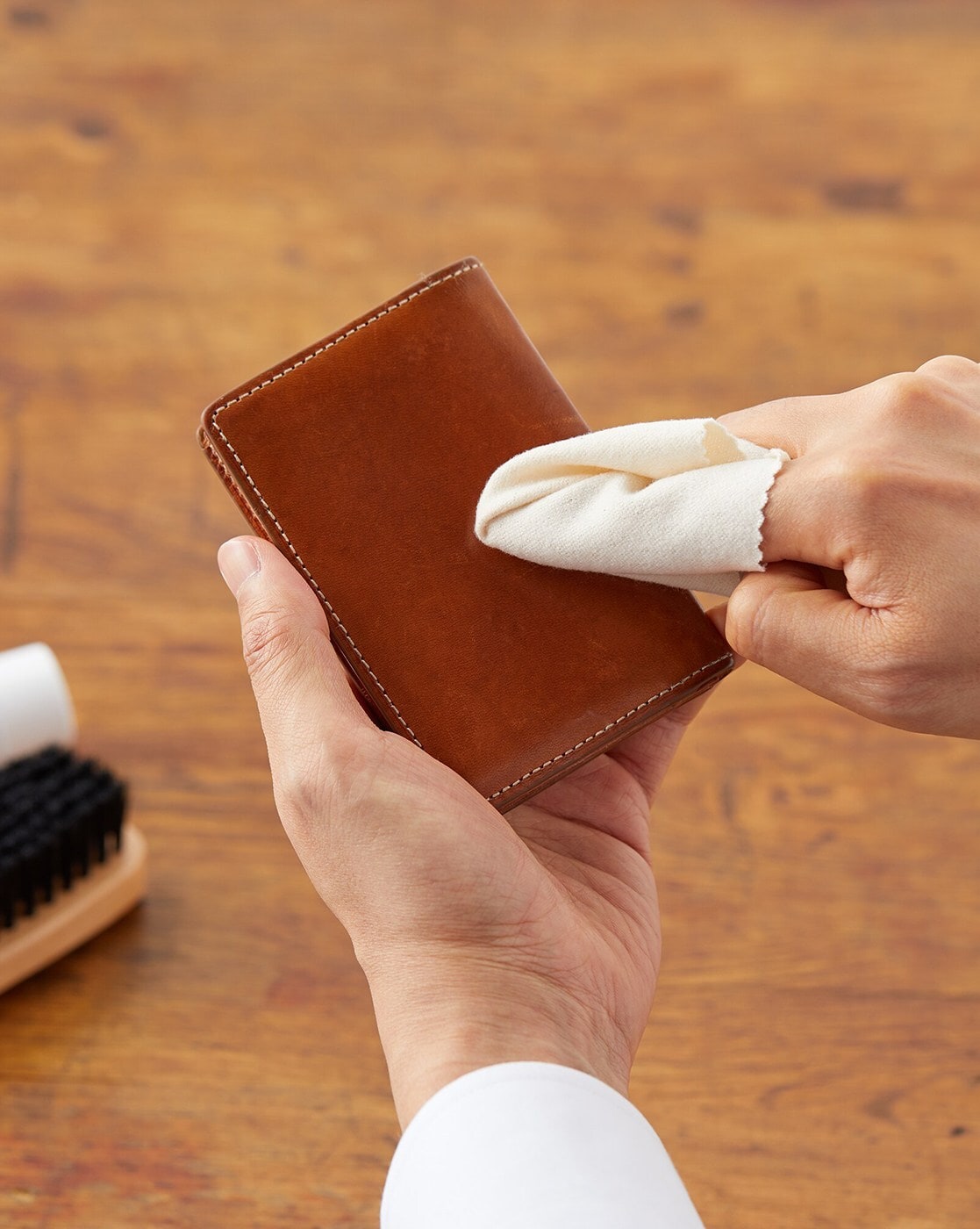 Veg tan leather card holder with kimono lining – natthakur