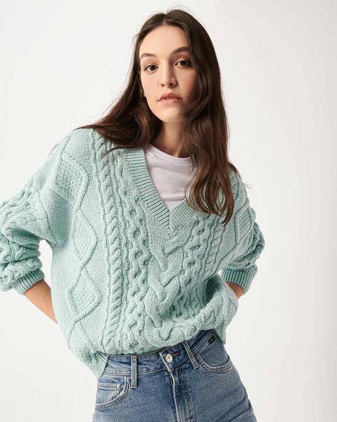 Cable-Knit Fitted V-Neck Pullover