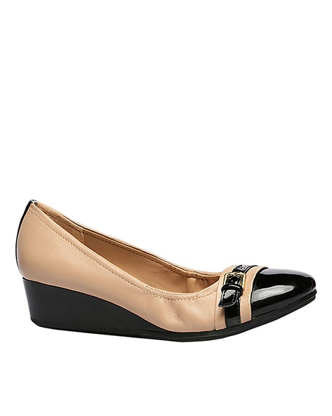 Naturalizer contrast sales wedge pump