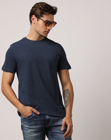 Navy t store shirt with jeans