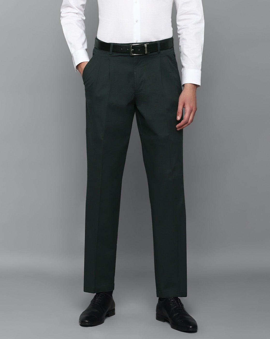 Buy Men Beige Super Slim Fit Textured Pleated Formal Trousers Online -  353705 | Louis Philippe