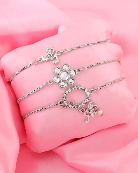 Amazon.com: YERTTER Silver Rhinestone Hand Chain finger Ring Bracelet for  women Hareness Wedding Brides Crystal Bracelet Hand Accessories Slave Link  with Ring Bracelet Party for Women Girls (Style 3) : Clothing, Shoes