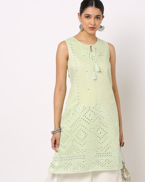 Buy Green Kurtis & Tunics for Women by Do Dhaage Online | Ajio.com