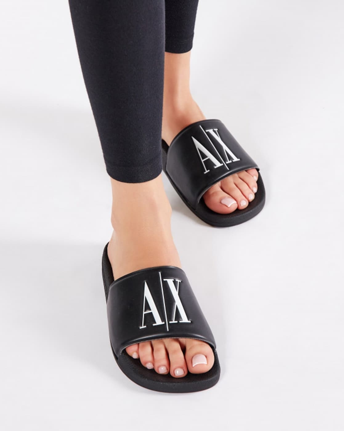 Introducir 104+ imagen armani exchange slippers for women’s