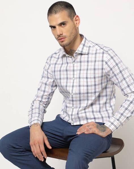 Men Checked Slim Fit Shirt with Patch Pocket