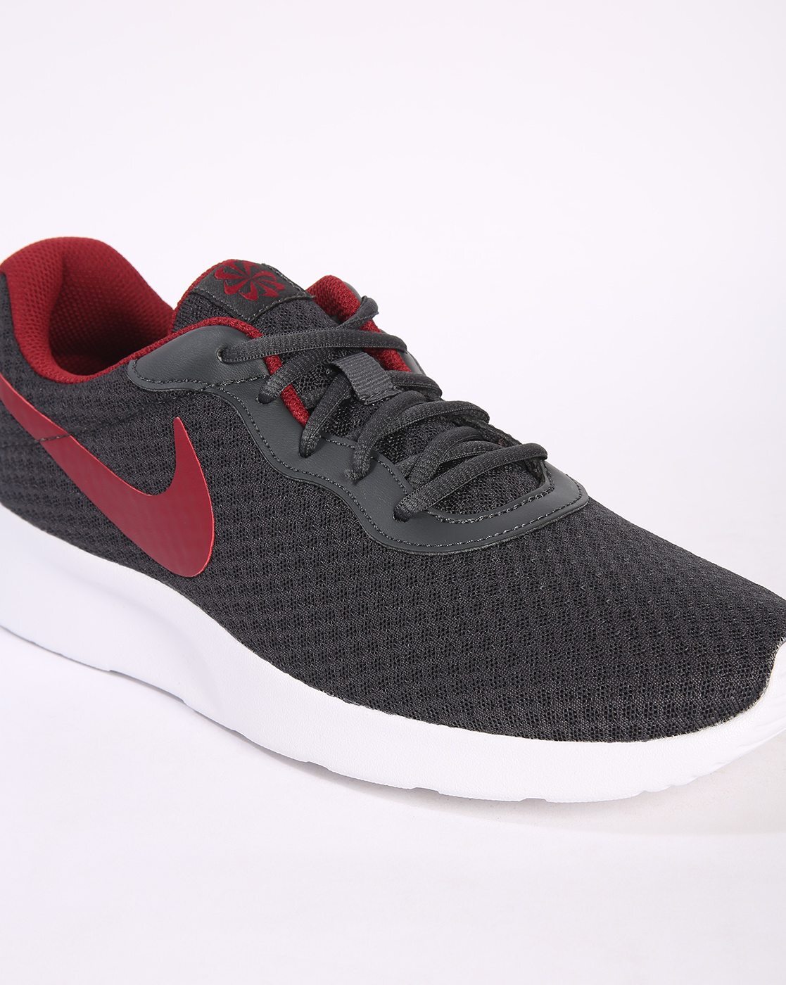 Nike tanjun best sale black mens