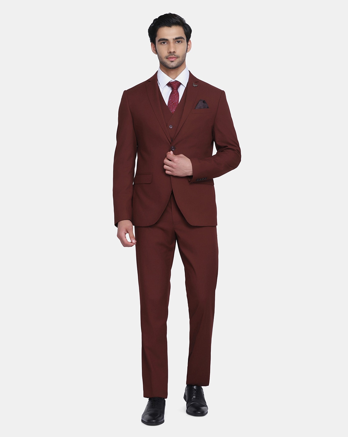 maroon fitted suit