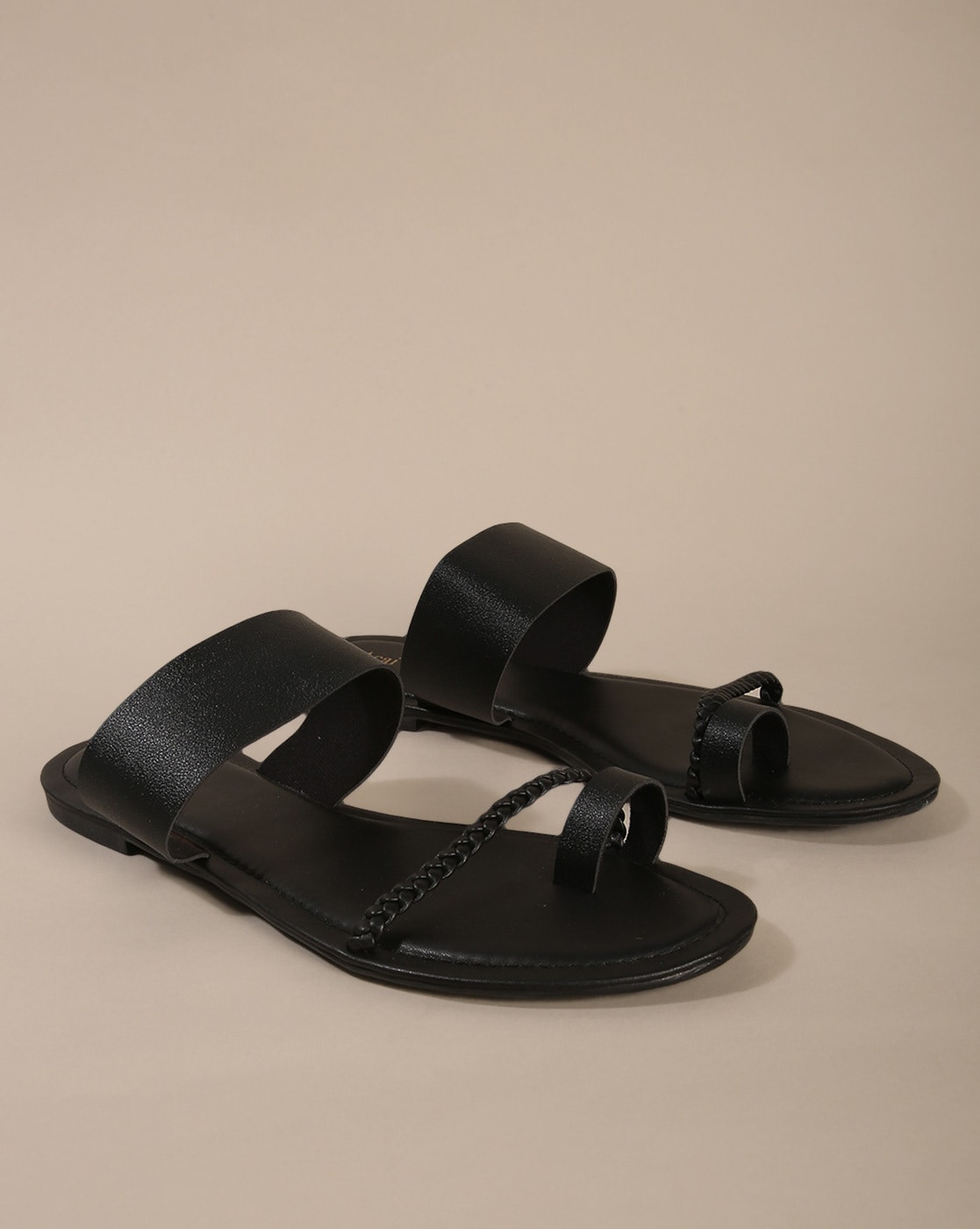 Toe Loop Sandals Black Leather South Africa | Equilibrio