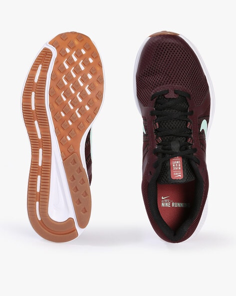 Maroon nike hot sale shoes womens