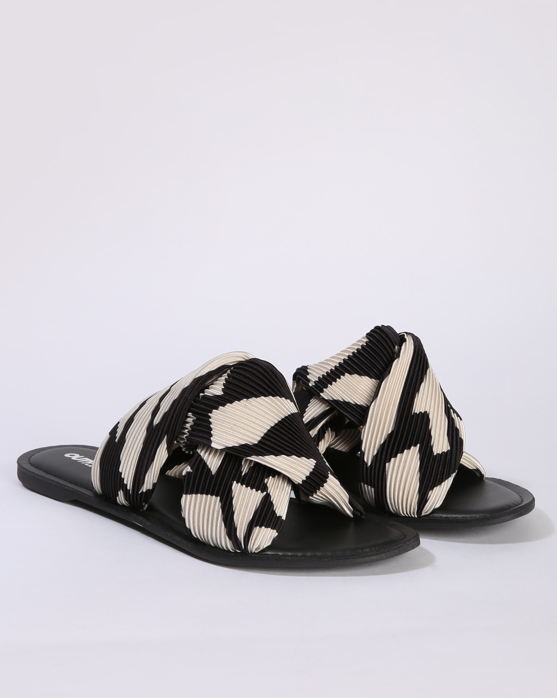 Buy Black Flat Sandals for Women by Outryt Online