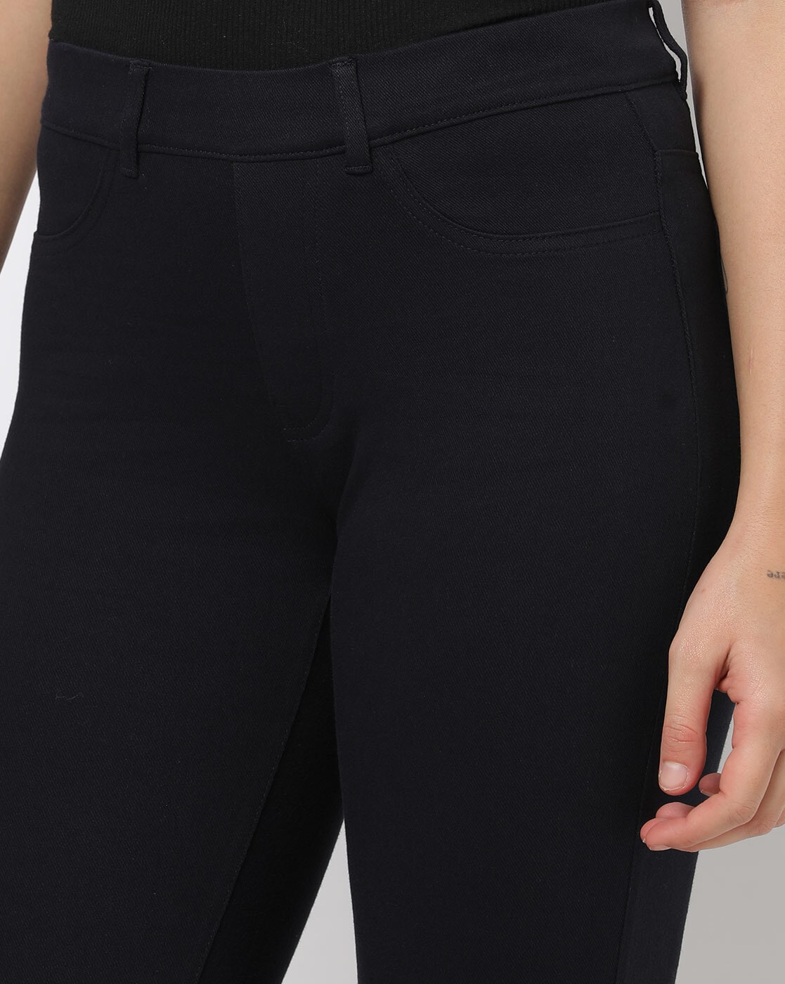 Women Solid Slim Fit Trousers