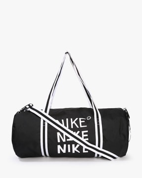 Nike duffle 2024 bag sale