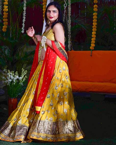 Beautiful Yellow Bridal Lehengas For That Eye-Catchy Bridal Look –  ShaadiWish