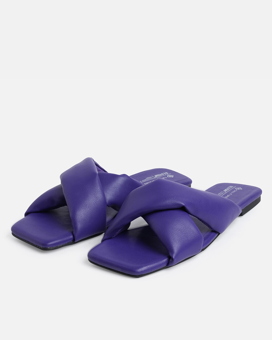 12 Wholesale Flat Sandals For Women In Purple Assorted Size - at -  wholesalesockdeals.com