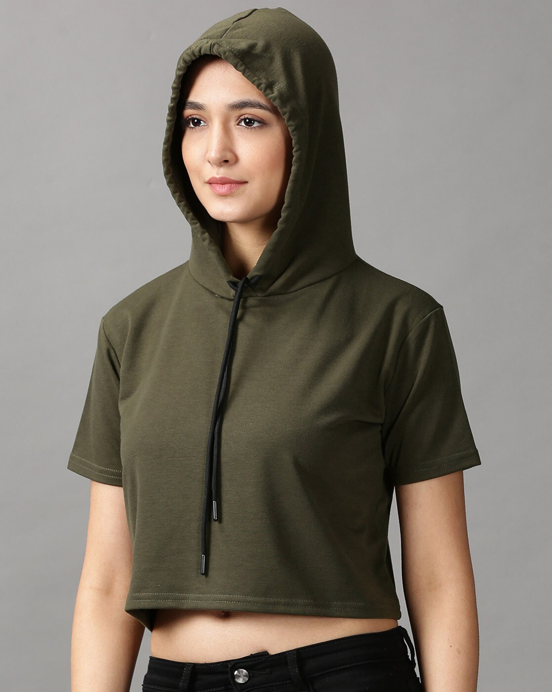 Short hooded outlet top