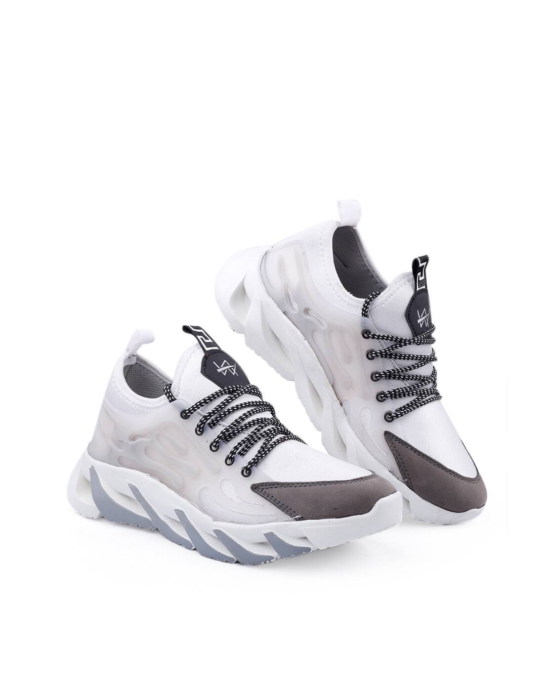 woakers casual sneakers